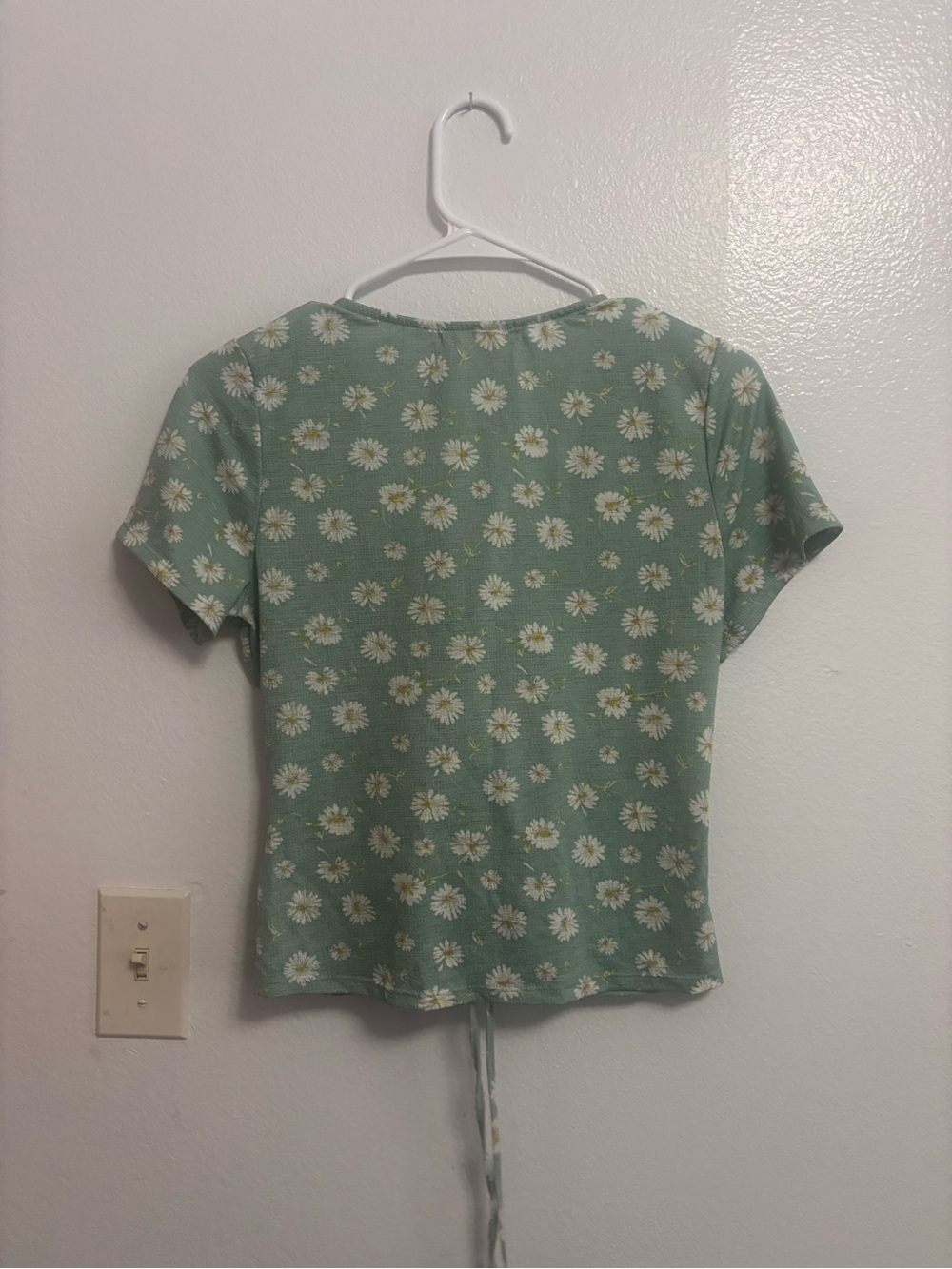 Liberty Love Sage Green Daisy Print Front-Tie Tee — Women’s Size Large - Picture 5 of 5